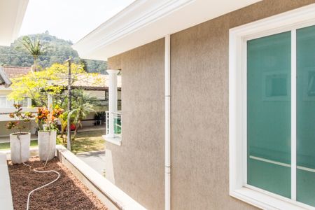 Casa de condomínio à venda com 300m², 4 quartos e 4 vagas Casa de condomínio à venda com 300m², 4 quartos e 4 vagasVista da Suíte 2