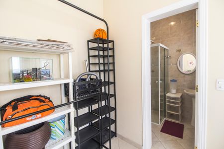 Casa de condomínio à venda com 300m², 4 quartos e 4 vagas Casa de condomínio à venda com 300m², 4 quartos e 4 vagasQuarto de Serviço