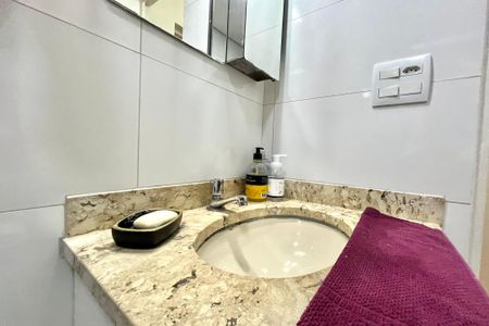 Apartamento à venda com 70m², 2 quartos e 1 vaga Apartamento à venda com 70m², 2 quartos e 1 vagaBanheiro