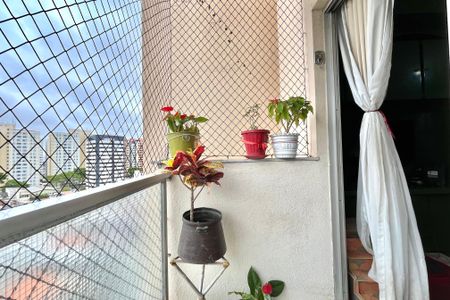 Apartamento à venda com 70m², 2 quartos e 1 vaga Apartamento à venda com 70m², 2 quartos e 1 vagaVaranda