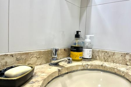 Apartamento à venda com 70m², 2 quartos e 1 vaga Apartamento à venda com 70m², 2 quartos e 1 vagaBanheiro