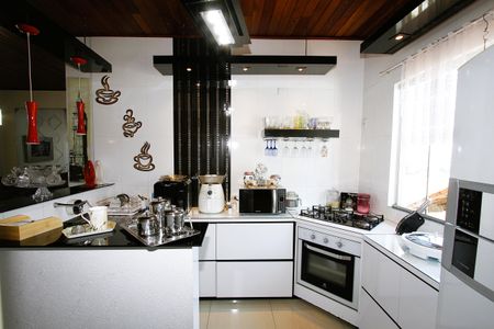 Casa à venda com 640m², 8 quartos e 2 vagasCozinha 2