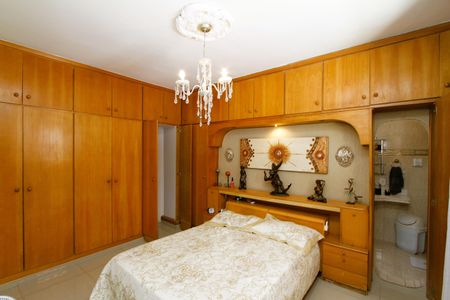 Casa à venda com 640m², 8 quartos e 2 vagasSuíte