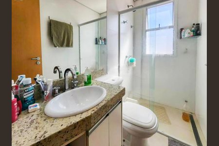 Banheiro  de apartamento à venda com 2 quartos, 66m² em Santo Antônio, Belo Horizonte