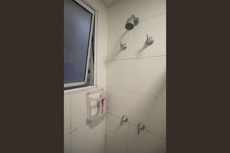 Banheiro de apartamento para alugar com 2 quartos, 45m² em Vila Lage, São Gonçalo