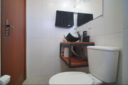 Banheiro de kitnet/studio à venda com 1 quarto, 23m² em Pátria Nova, Novo Hamburgo