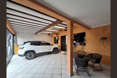 Casa à venda com 180m², 3 quartos e 4 vagas Casa à venda com 180m², 3 quartos e 4 vagasGaragem