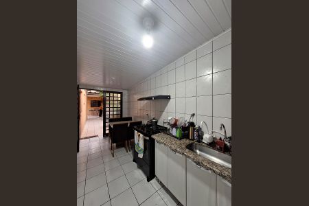 Casa à venda com 180m², 3 quartos e 4 vagas Casa à venda com 180m², 3 quartos e 4 vagasCozinha 2