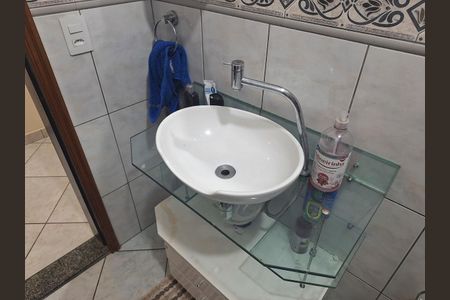 Casa à venda com 180m², 3 quartos e 4 vagas Casa à venda com 180m², 3 quartos e 4 vagasBanheiro