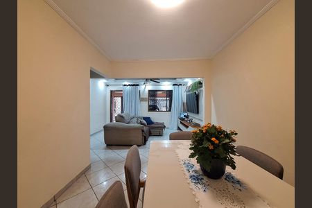 Casa à venda com 180m², 3 quartos e 4 vagas Casa à venda com 180m², 3 quartos e 4 vagasSala