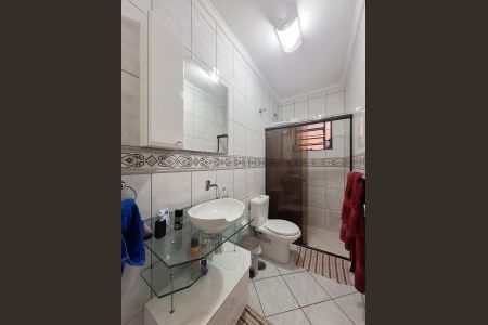 Casa à venda com 180m², 3 quartos e 4 vagas Casa à venda com 180m², 3 quartos e 4 vagasBanheiro