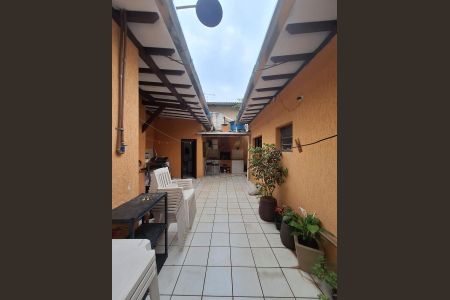 Casa à venda com 180m², 3 quartos e 4 vagas Casa à venda com 180m², 3 quartos e 4 vagasQuintal