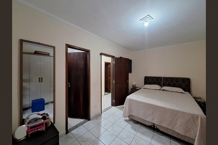 Casa à venda com 180m², 3 quartos e 4 vagas Casa à venda com 180m², 3 quartos e 4 vagasSuíte