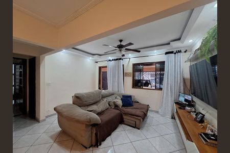 Casa à venda com 180m², 3 quartos e 4 vagas Casa à venda com 180m², 3 quartos e 4 vagasSala