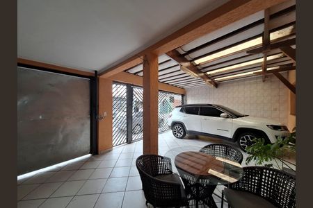 Casa à venda com 180m², 3 quartos e 4 vagas Casa à venda com 180m², 3 quartos e 4 vagasGaragem