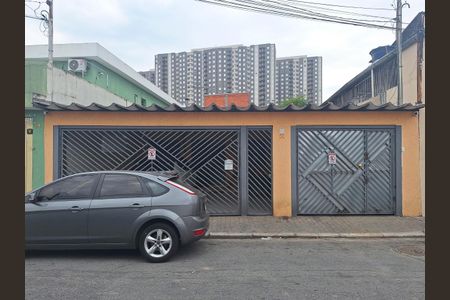 Casa à venda com 180m², 3 quartos e 4 vagas Casa à venda com 180m², 3 quartos e 4 vagasFachada