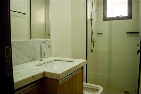 Apartamento para alugar com 70m², 2 quartos e 1 vaga Apartamento para alugar com 70m², 2 quartos e 1 vagaBanheiro da Suíte 1