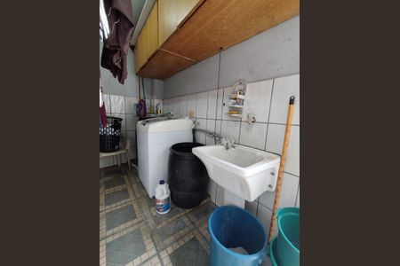 Casa à venda com 184m², 5 quartos e 2 vagas Casa à venda com 184m², 5 quartos e 2 vagasÁrea de Serviço - Edícula