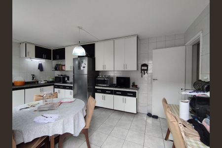 Casa à venda com 184m², 5 quartos e 2 vagas Casa à venda com 184m², 5 quartos e 2 vagasCozinha