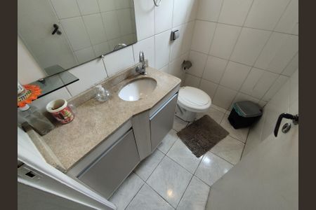 Casa à venda com 184m², 5 quartos e 2 vagas Casa à venda com 184m², 5 quartos e 2 vagasLavabo