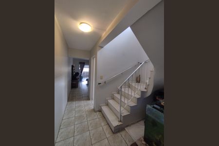 Casa à venda com 184m², 5 quartos e 2 vagas Casa à venda com 184m², 5 quartos e 2 vagasCorredor