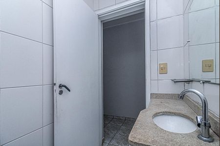 Casa para alugar com 184m², 4 quartos e 2 vagasBanheiro social