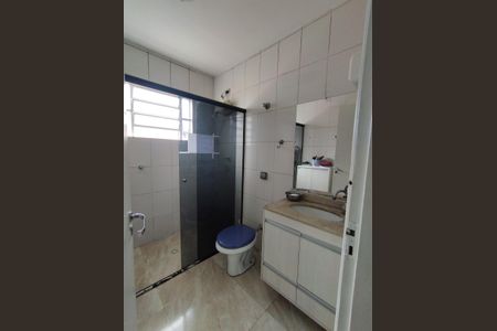 Casa à venda com 184m², 5 quartos e 2 vagas Casa à venda com 184m², 5 quartos e 2 vagasBanheiro Social