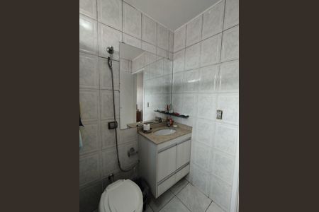 Casa à venda com 184m², 5 quartos e 2 vagas Casa à venda com 184m², 5 quartos e 2 vagasBanheiro da Suíte