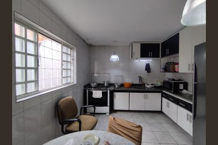 Casa à venda com 184m², 5 quartos e 2 vagas Casa à venda com 184m², 5 quartos e 2 vagasCozinha