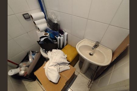 Casa à venda com 184m², 5 quartos e 2 vagas Casa à venda com 184m², 5 quartos e 2 vagasBanheiro de serviço