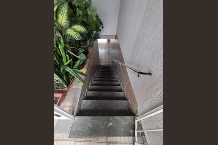 Casa à venda com 184m², 5 quartos e 2 vagas Casa à venda com 184m², 5 quartos e 2 vagasEscada da Garagem