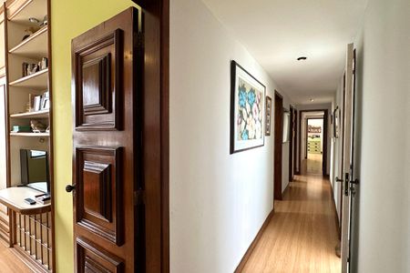 Apartamento à venda com 300m², 4 quartos e 1 vaga Apartamento à venda com 300m², 4 quartos e 1 vagaCorredor