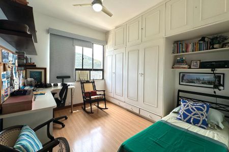 Apartamento à venda com 300m², 4 quartos e 1 vaga Apartamento à venda com 300m², 4 quartos e 1 vagaQuarto 3