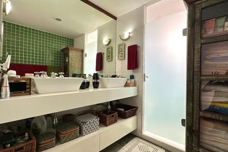 Apartamento à venda com 300m², 4 quartos e 1 vaga Apartamento à venda com 300m², 4 quartos e 1 vagaBanheiro do Quarto 4