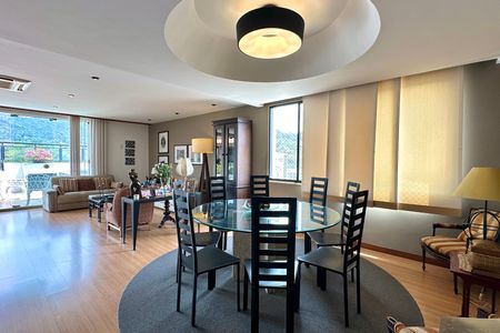 Apartamento à venda com 300m², 4 quartos e 1 vaga Apartamento à venda com 300m², 4 quartos e 1 vagaSala