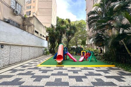 Apartamento à venda com 300m², 4 quartos e 1 vaga Apartamento à venda com 300m², 4 quartos e 1 vagaÁrea comum