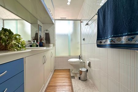 Apartamento à venda com 300m², 4 quartos e 1 vaga Apartamento à venda com 300m², 4 quartos e 1 vagaBanheiro