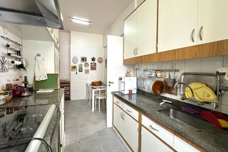 Apartamento à venda com 300m², 4 quartos e 1 vaga Apartamento à venda com 300m², 4 quartos e 1 vagaCozinha