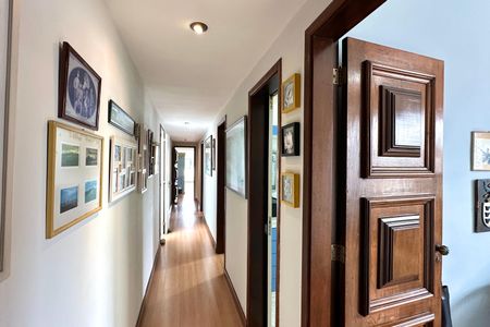 Apartamento à venda com 300m², 4 quartos e 1 vaga Apartamento à venda com 300m², 4 quartos e 1 vagaCorredor