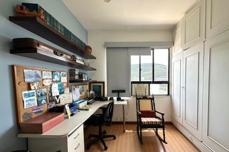 Apartamento à venda com 300m², 4 quartos e 1 vaga Apartamento à venda com 300m², 4 quartos e 1 vagaQuarto 3