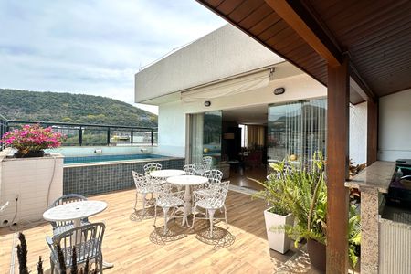 Apartamento à venda com 300m², 4 quartos e 1 vaga Apartamento à venda com 300m², 4 quartos e 1 vagaVaranda da Sala