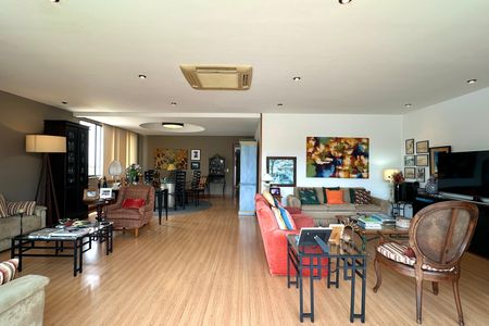 Apartamento à venda com 300m², 4 quartos e 1 vaga Apartamento à venda com 300m², 4 quartos e 1 vagaSala