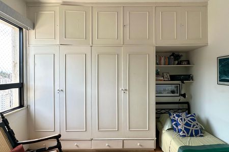 Apartamento à venda com 300m², 4 quartos e 1 vaga Apartamento à venda com 300m², 4 quartos e 1 vagaQuarto 3