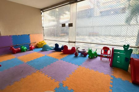 Apartamento à venda com 300m², 4 quartos e 1 vaga Apartamento à venda com 300m², 4 quartos e 1 vagaÁrea comum