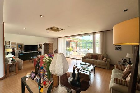 Apartamento à venda com 300m², 4 quartos e 1 vaga Apartamento à venda com 300m², 4 quartos e 1 vagaSala