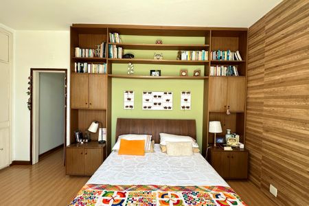 Apartamento à venda com 300m², 4 quartos e 1 vaga Apartamento à venda com 300m², 4 quartos e 1 vagaQuarto 4