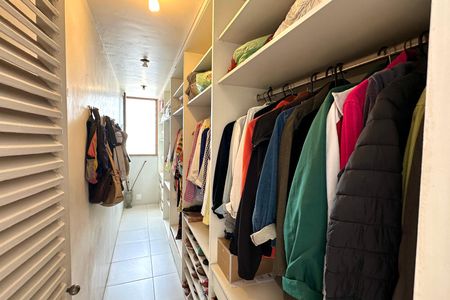 Apartamento à venda com 300m², 4 quartos e 1 vaga Apartamento à venda com 300m², 4 quartos e 1 vagaCloset do quarto 4