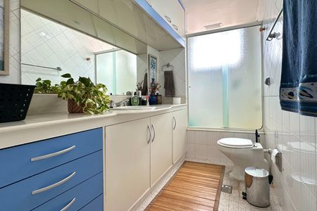 Apartamento à venda com 300m², 4 quartos e 1 vaga Apartamento à venda com 300m², 4 quartos e 1 vagaBanheiro