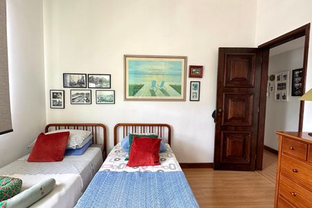 Apartamento à venda com 300m², 4 quartos e 1 vaga Apartamento à venda com 300m², 4 quartos e 1 vagaQuarto 2