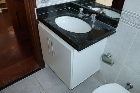 Casa de condomínio para alugar com 320m², 5 quartos e 4 vagasBanheiro da Suíte 4